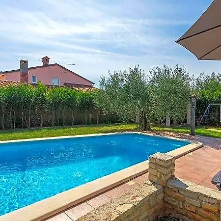 Lucas Comfortable Hotel 3*