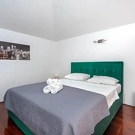 Lucas Comfortable Hotel 3*
